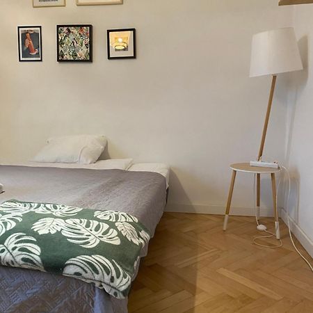 Slow Life Apartment Next To Metro Station Warsawa Bagian luar foto