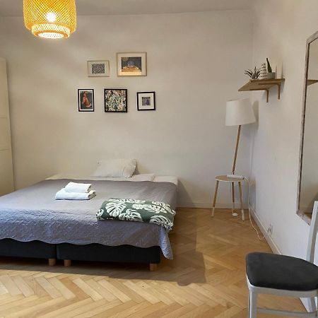 Slow Life Apartment Next To Metro Station Warsawa Bagian luar foto