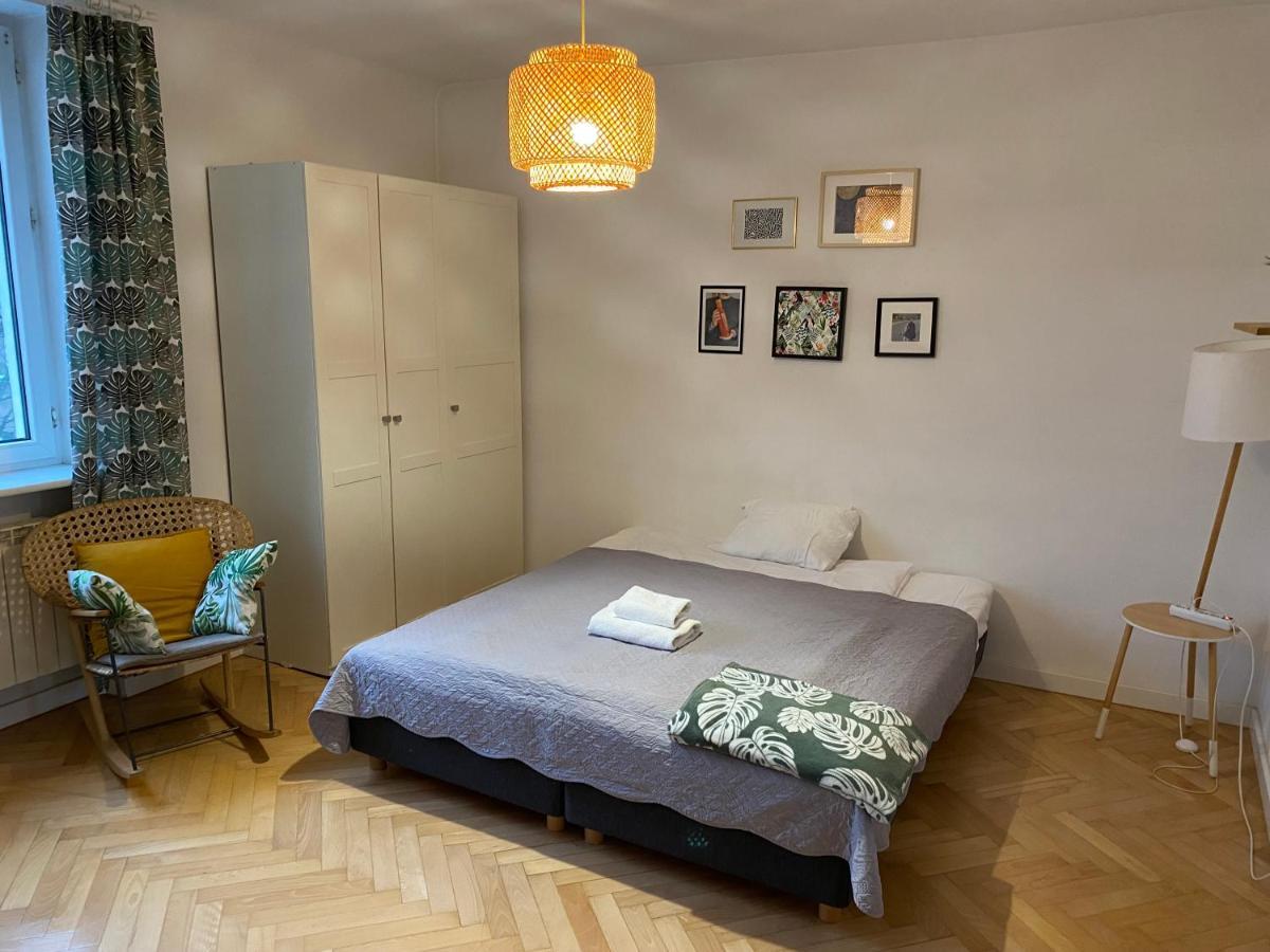 Slow Life Apartment Next To Metro Station Warsawa Bagian luar foto