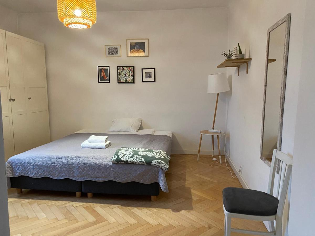 Slow Life Apartment Next To Metro Station Warsawa Bagian luar foto