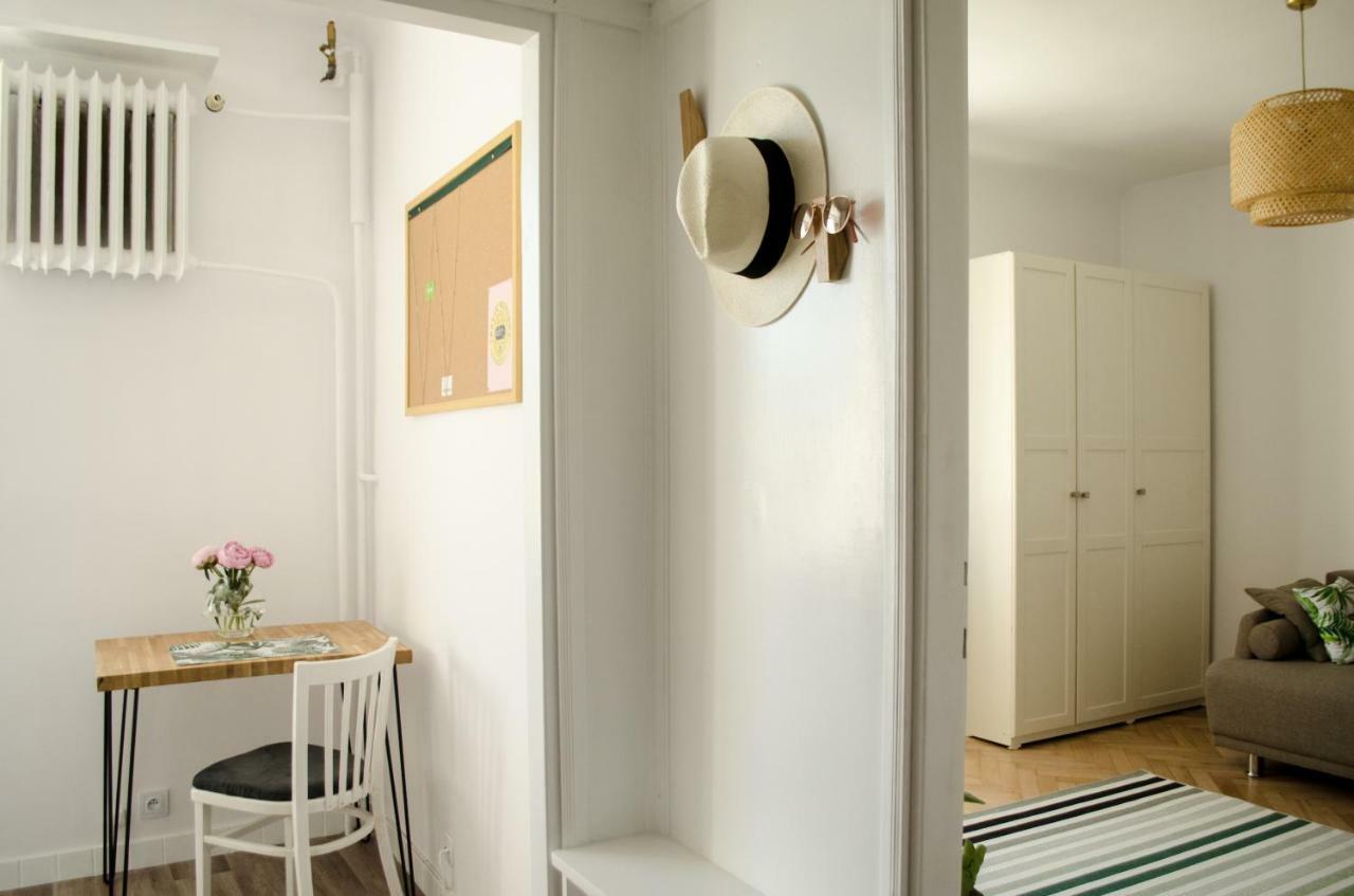 Slow Life Apartment Next To Metro Station Warsawa Bagian luar foto
