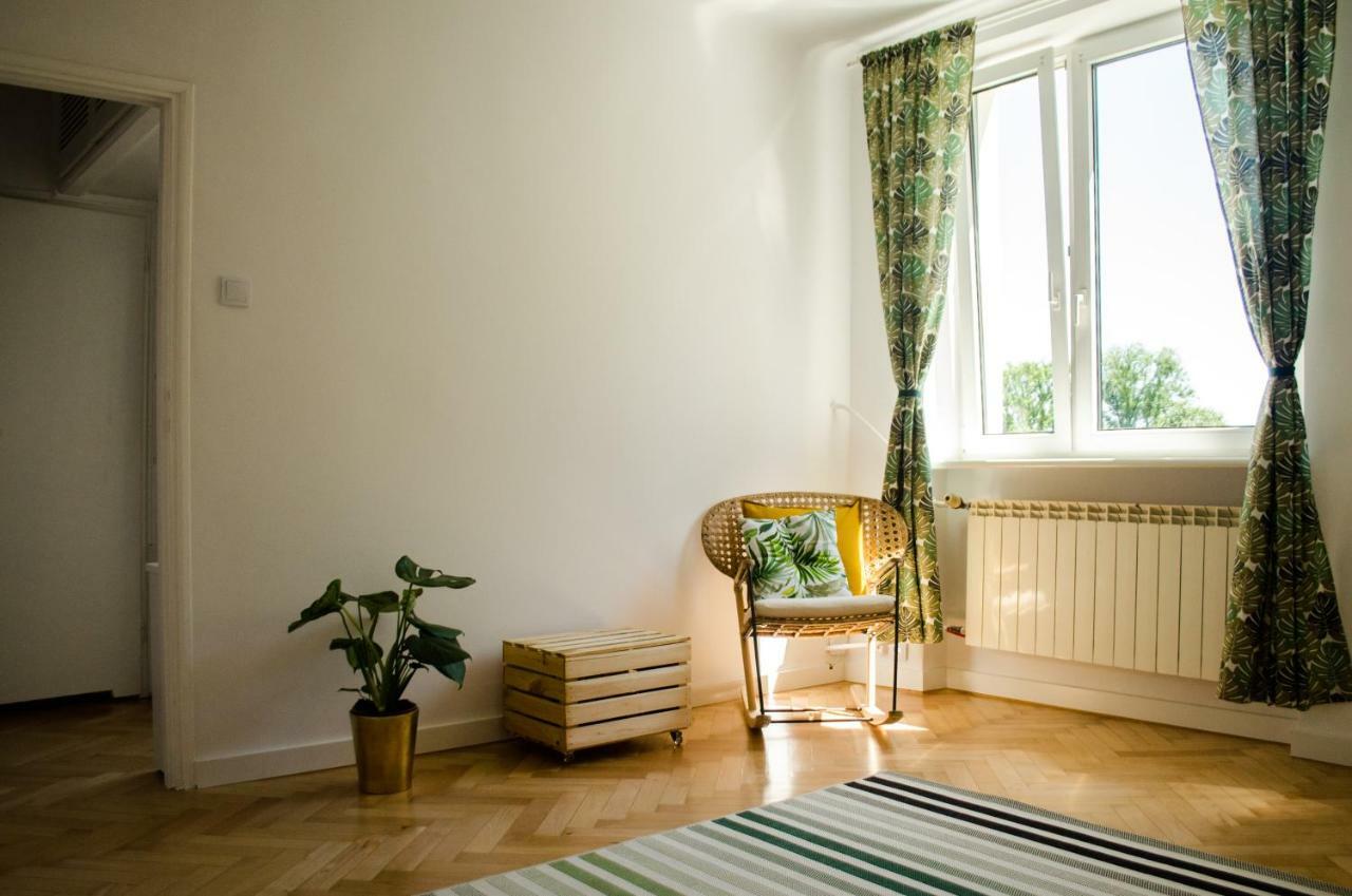 Slow Life Apartment Next To Metro Station Warsawa Bagian luar foto