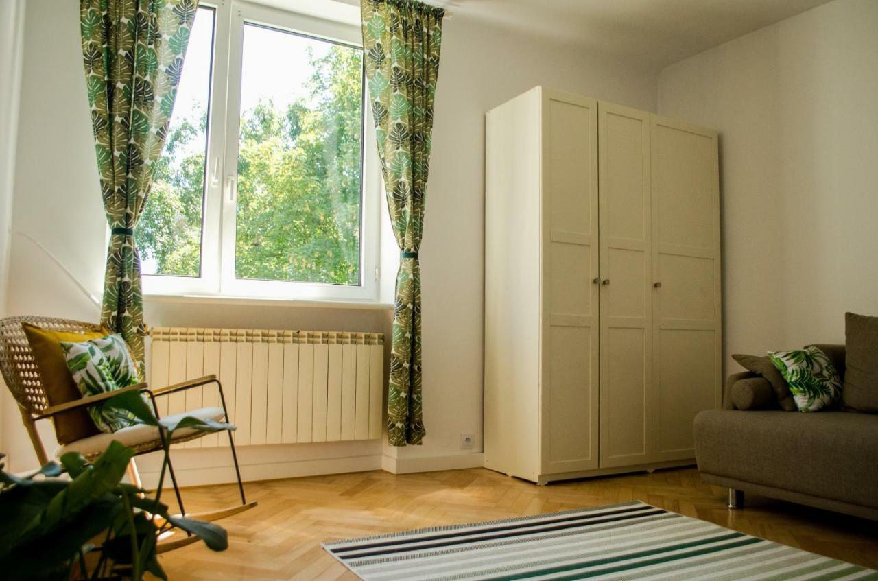 Slow Life Apartment Next To Metro Station Warsawa Bagian luar foto